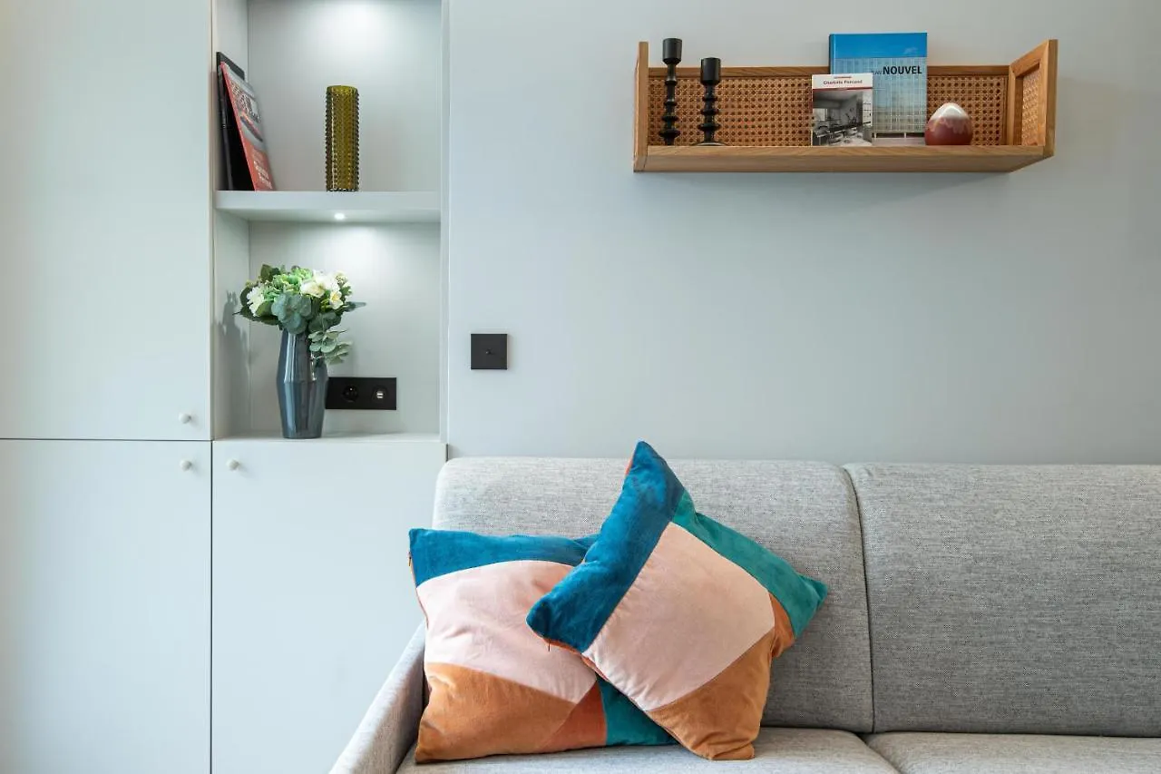 Apartamento New - Superbe 1 Bdr Appt - Design 60's - 15e *